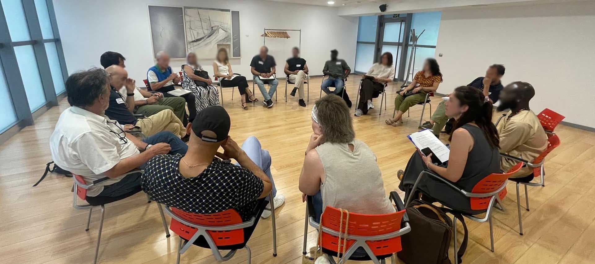 Escucharse para generar confianza: un encuentro entre personas migrantes y fuerzas y cuerpos de seguridad en Vitoria-Gasteiz