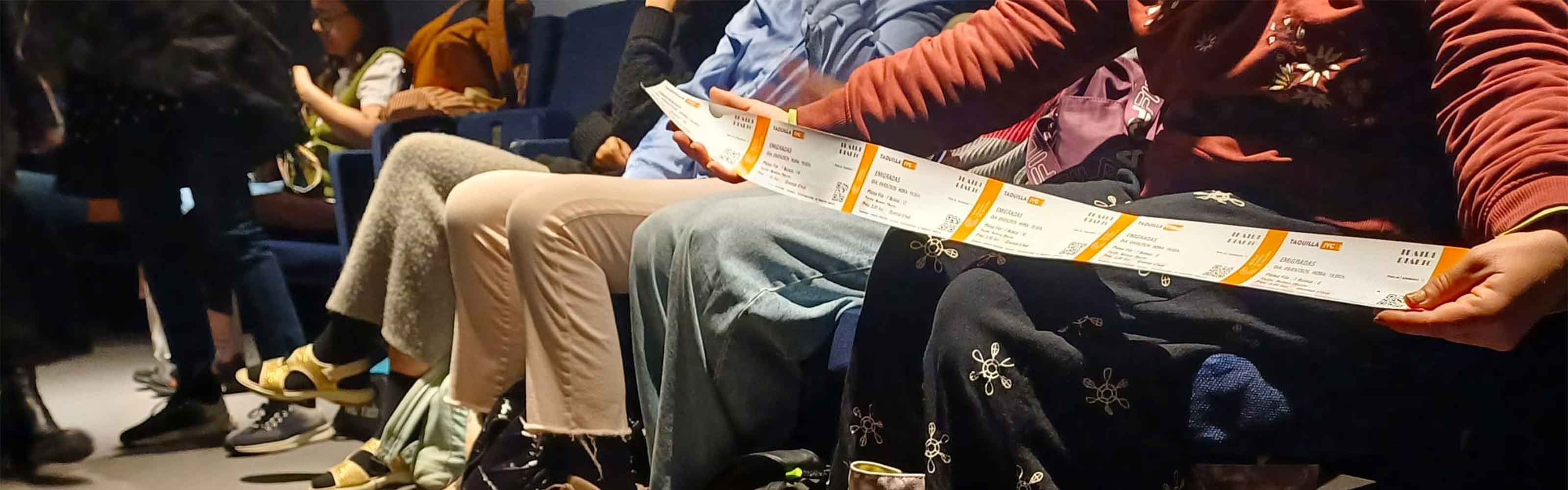 El programa “Medea+” acerca el teatro a mujeres sin hogar en Valencia